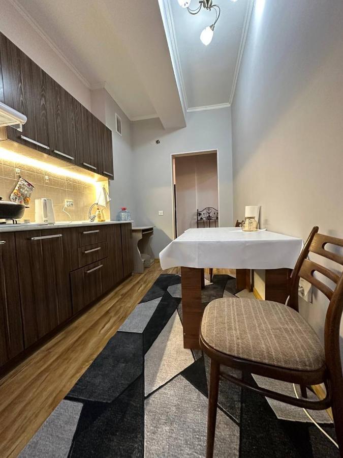 1-Room Apart. 21 On Usenbaeva 52 Near Eurasia Shopping Center Bishkek Exterior foto